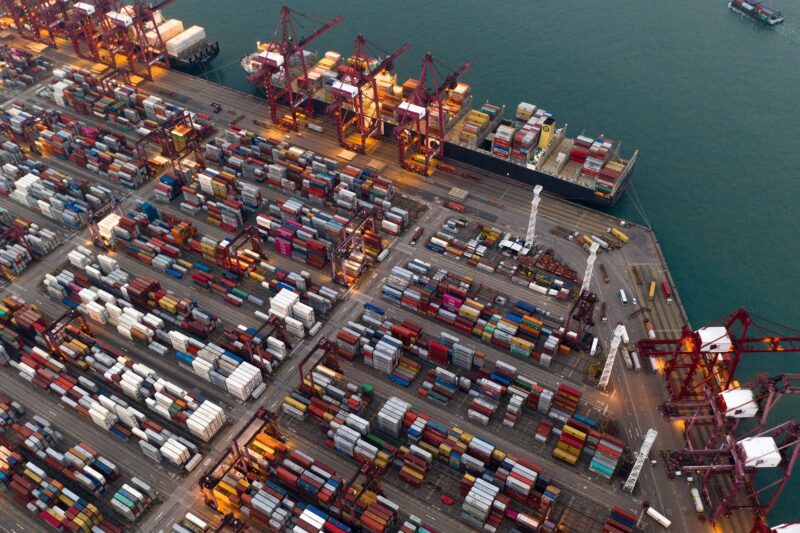 Vendite internazionali, Incoterms e giurisdizione: la Cassazione semplifica il recupero dei crediti all’estero